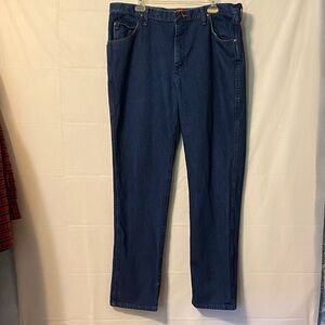 Wrangler Men's Straight Blue Jeans MWZ slim fit. Like new 1 rub spot in last pic